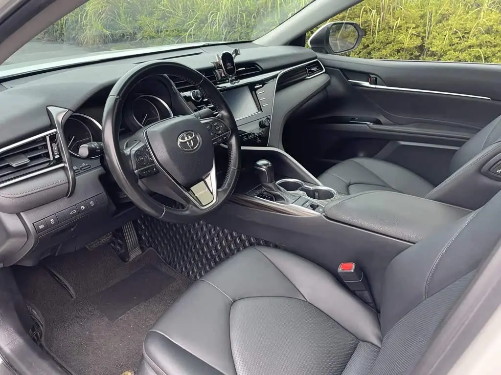 Toyota Camry 2018 — Фото 13/17