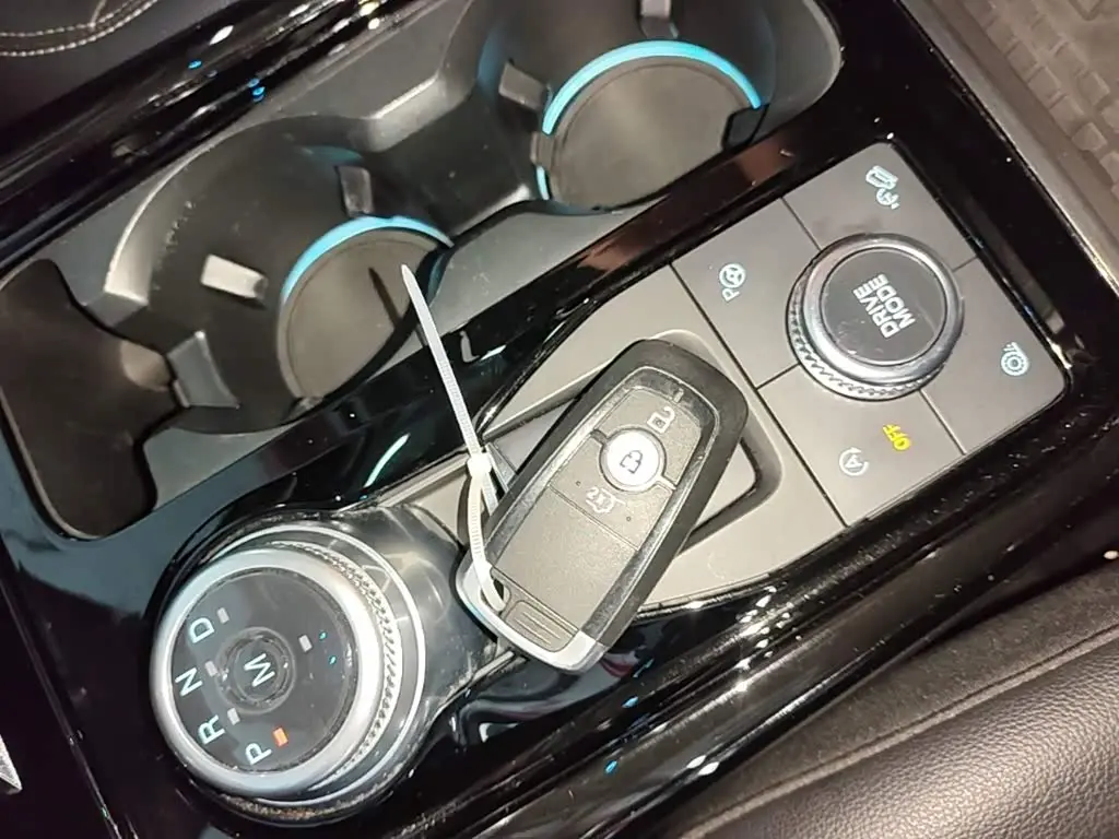 Ford Explorer 2022 — Photo 9/20