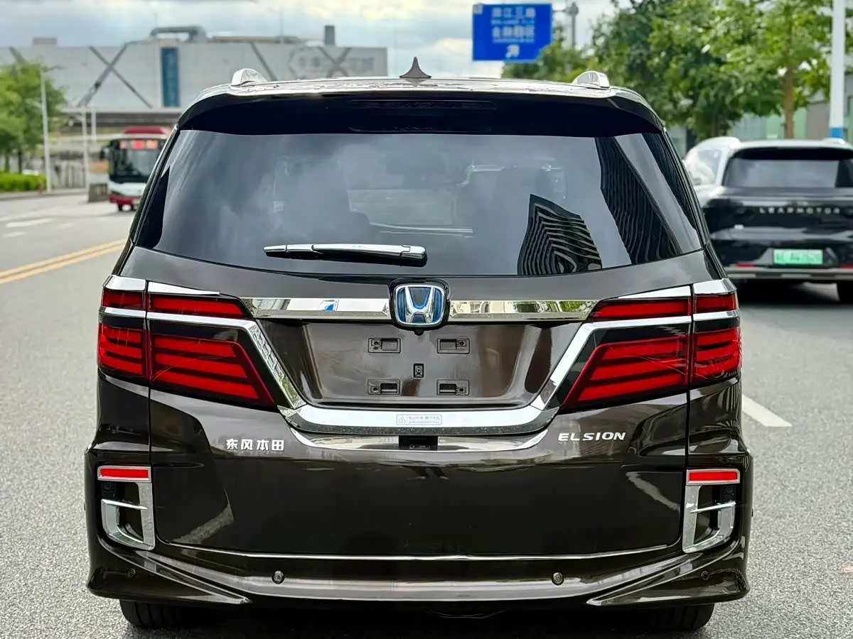 Honda Elysion 2017 — Photo 8/20