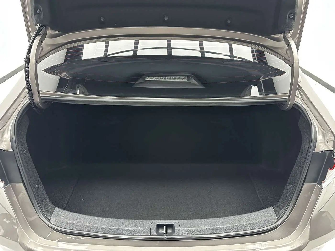 Toyota Corolla 2023 — Фото 16/17