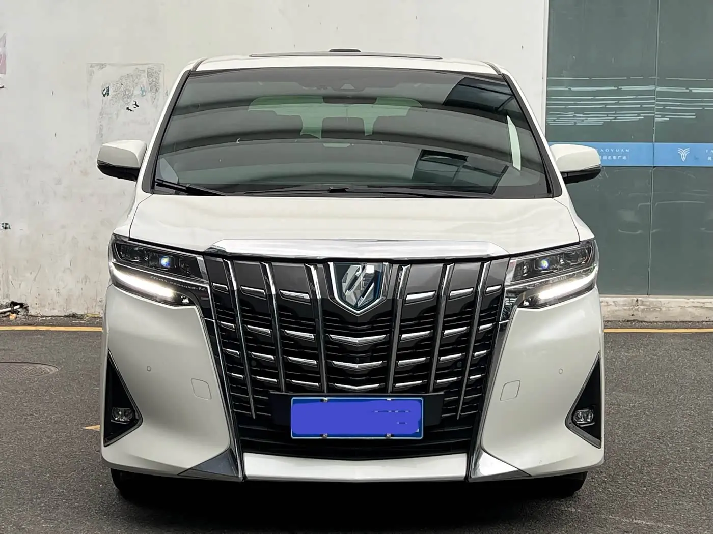 Toyota Alphard 2023 — Фото 11/18