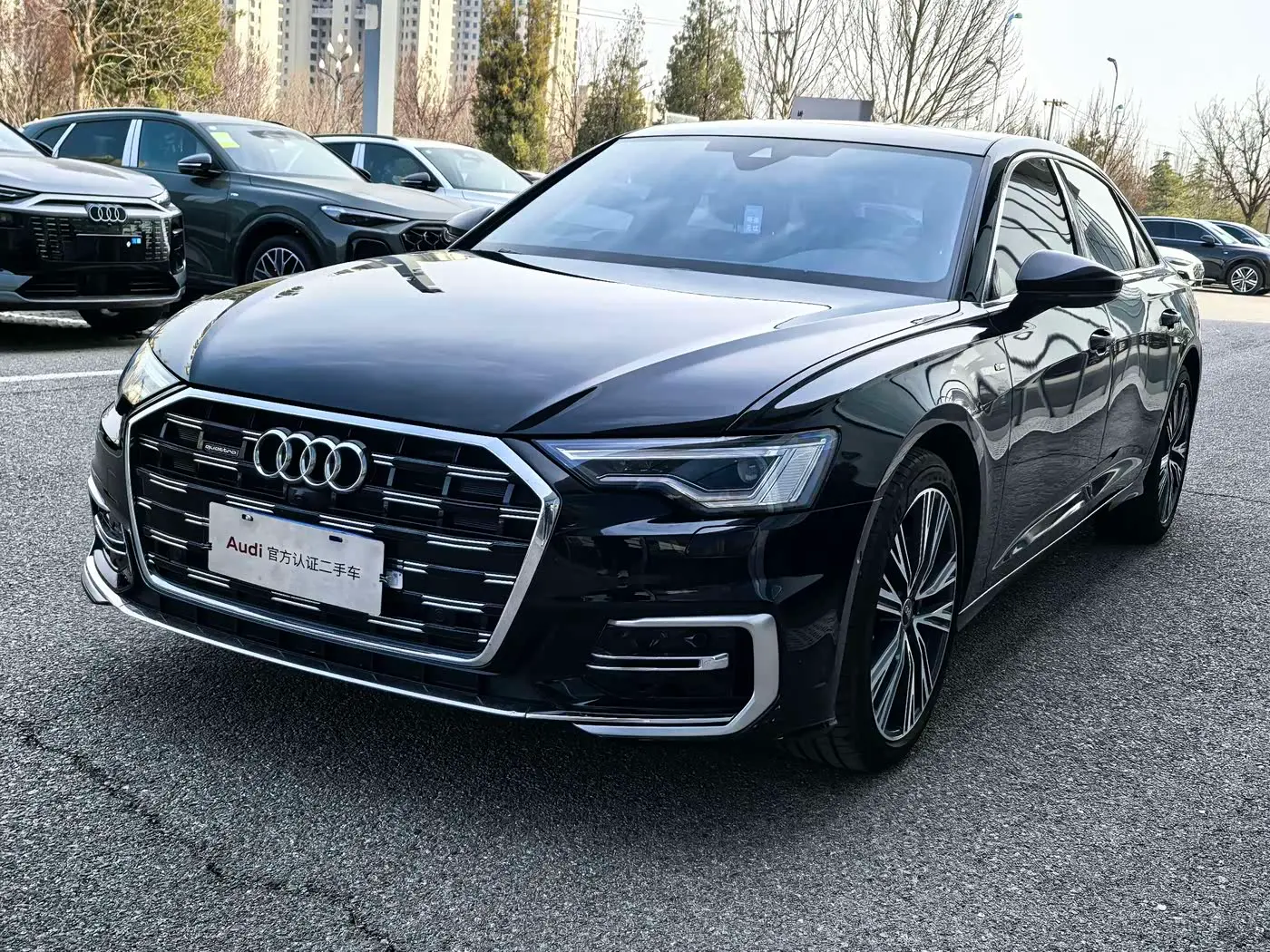 Audi A6L 2025 — Фото 1/16