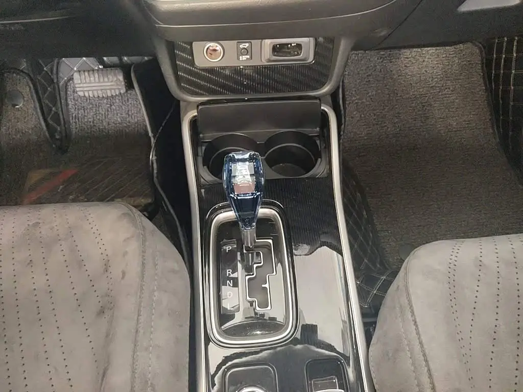 Mitsubishi Outlander 2021 — Şəkil 15/20