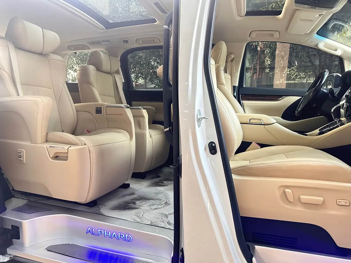 Toyota Alphard 2021 — Фото 12/14