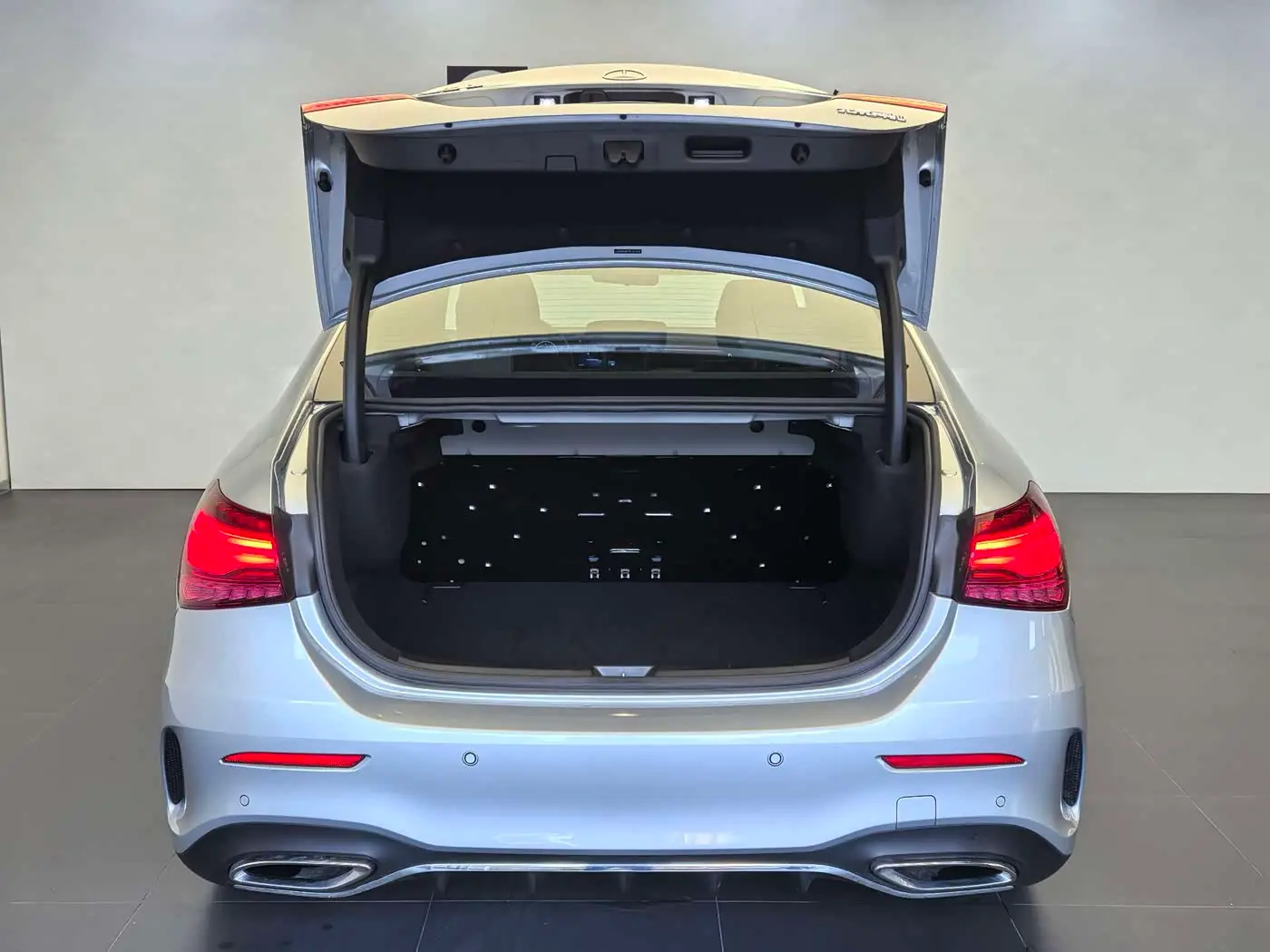 Mercedes-Benz A-Class 2023 — Фото 6/18