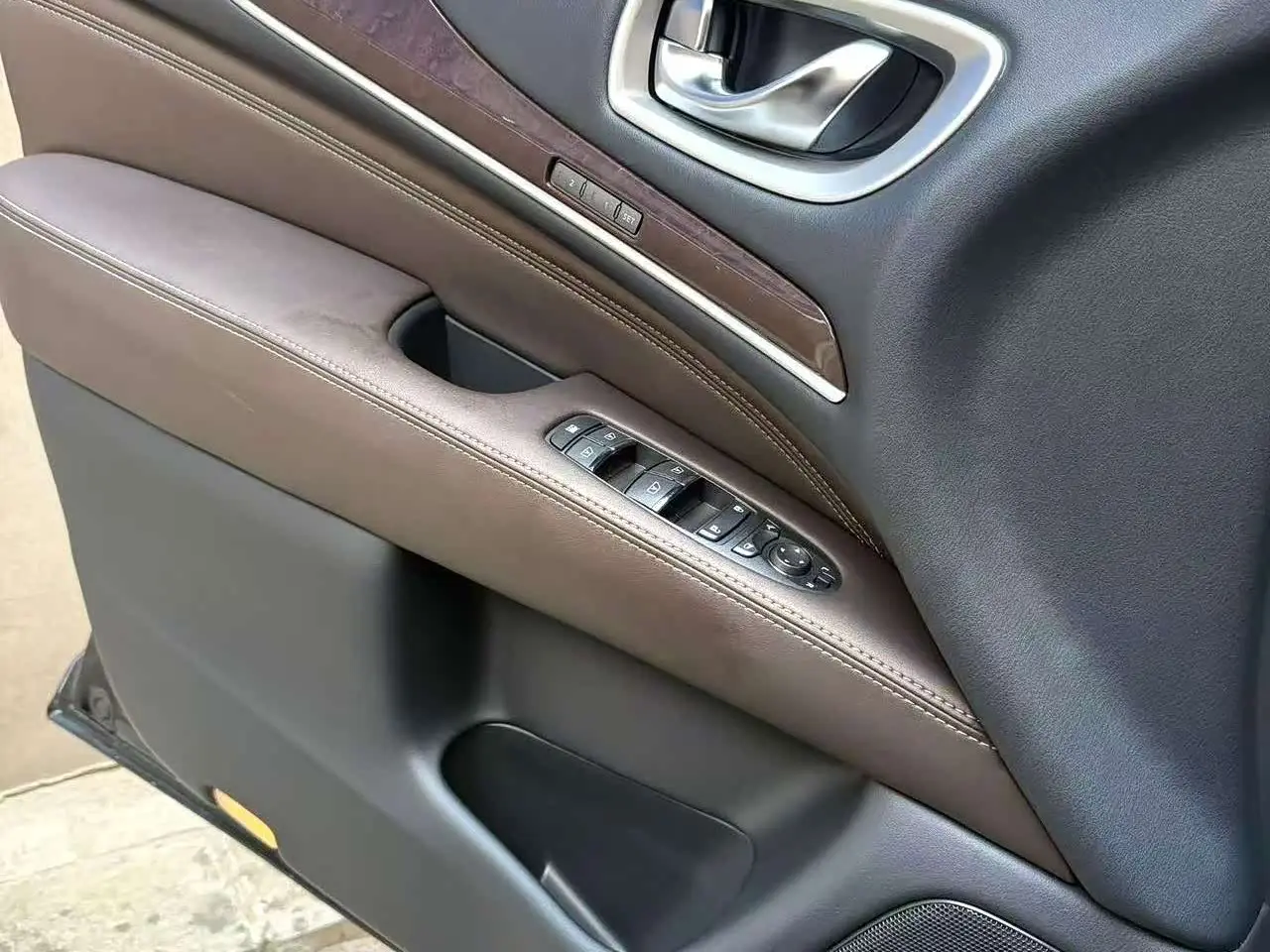 Infiniti QX60 2021 — Photo 4/9