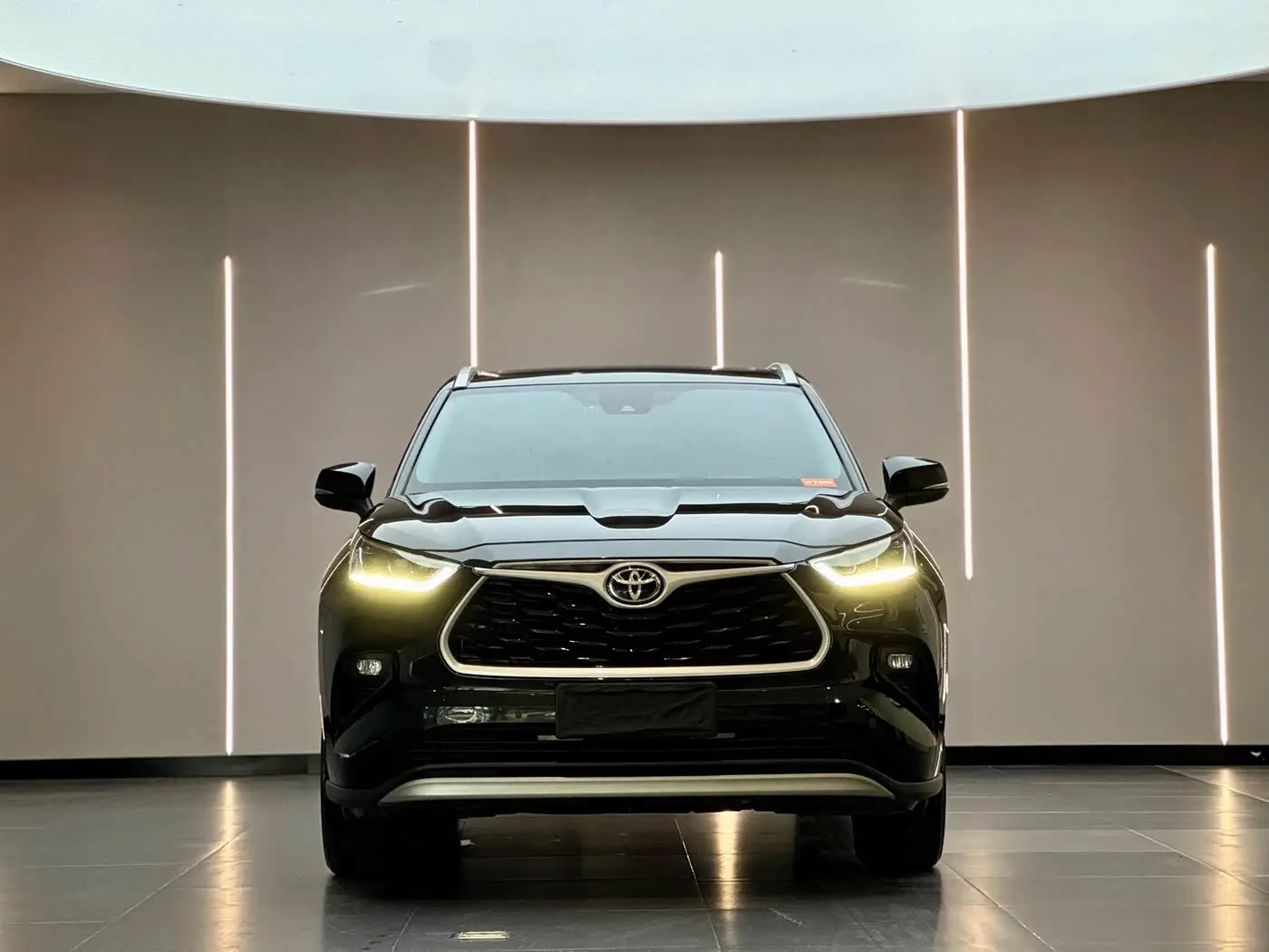Toyota Highlander 2024 — Photo 2/11