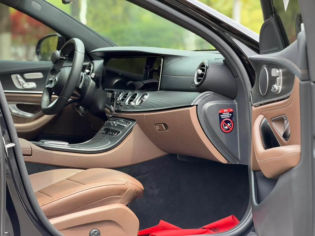 Mercedes-Benz E-Class 2021 — Photo 11/16