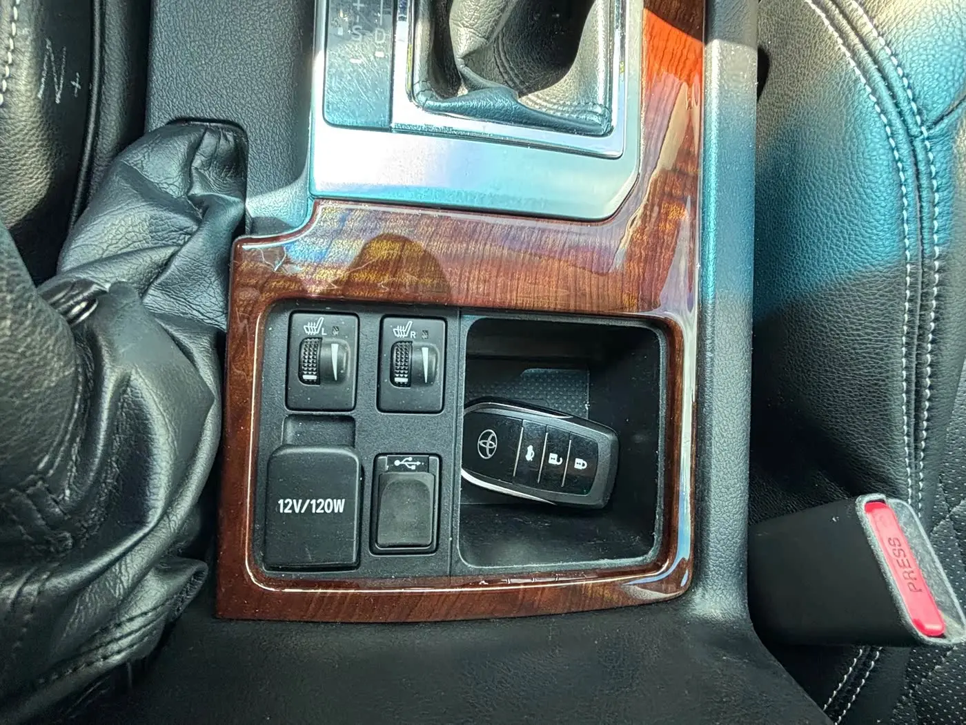 Toyota Prado 2014 — Photo 17/20