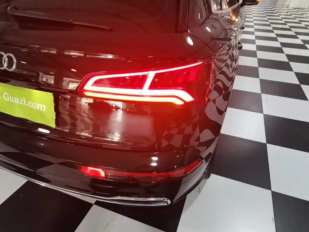 Audi Q5L 2021 — Фото 8/20