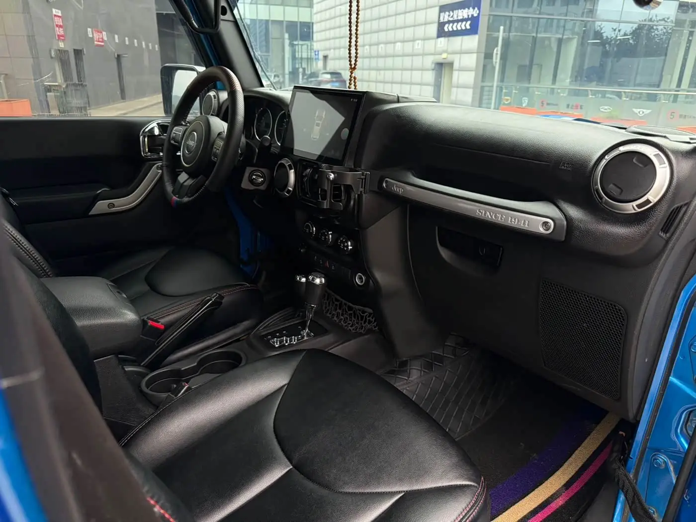Jeep Wrangler 2016 — Şəkil 10/14