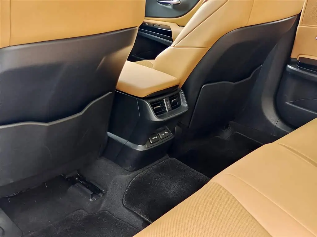 Lexus ES 2022 — Photo 10/12
