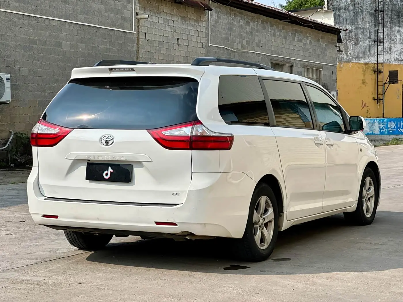 Toyota Sienna 2015 — Фото 7/18