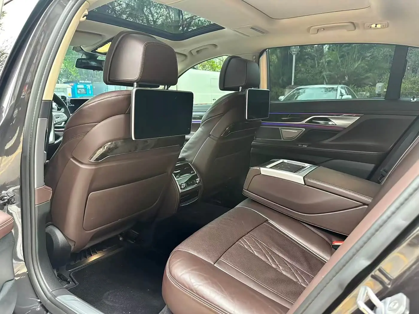 BMW 7 Series 2016 — Photo 8/20