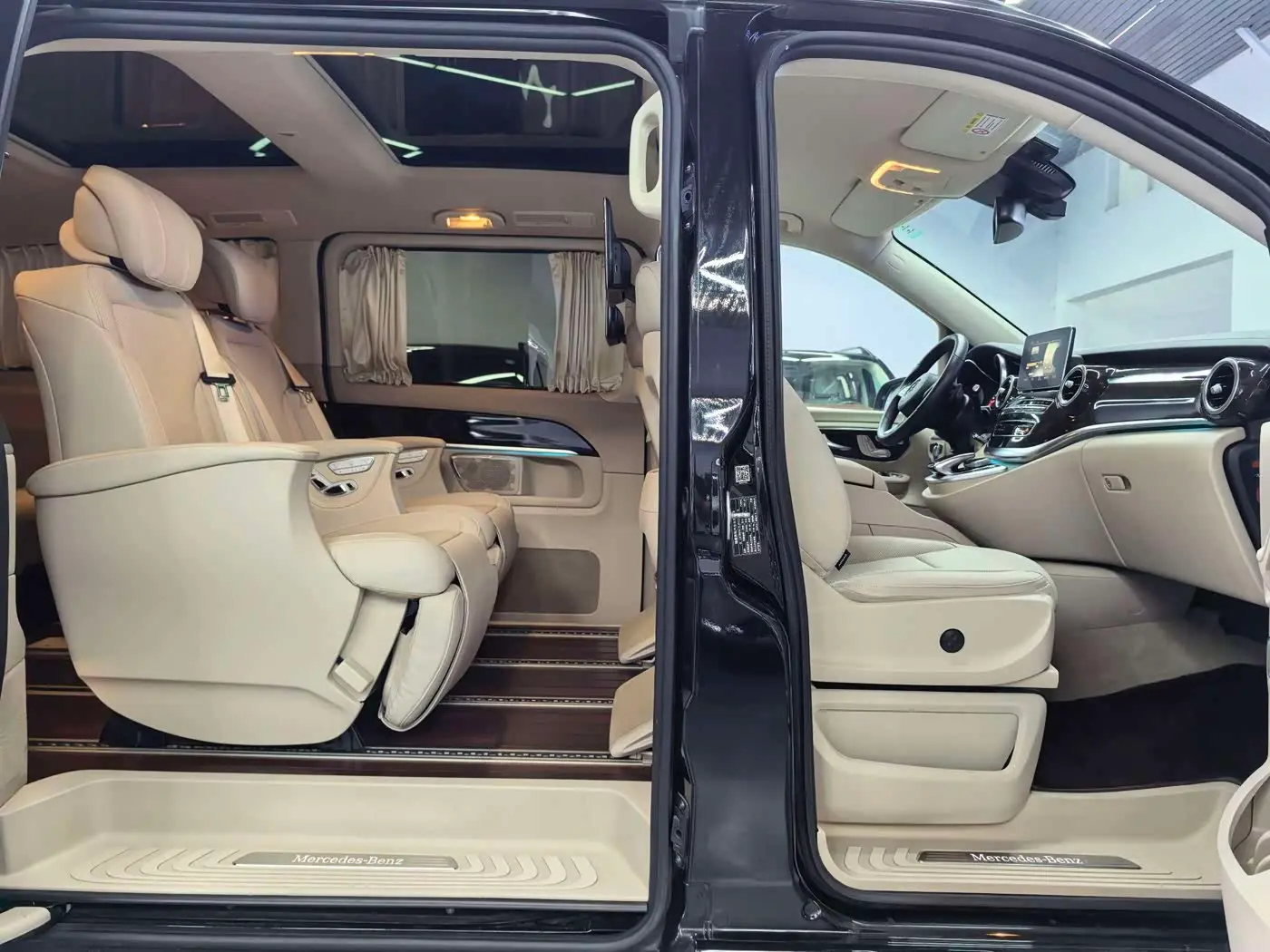 Mercedes-Benz V-Class 2018 — Фото 10/18