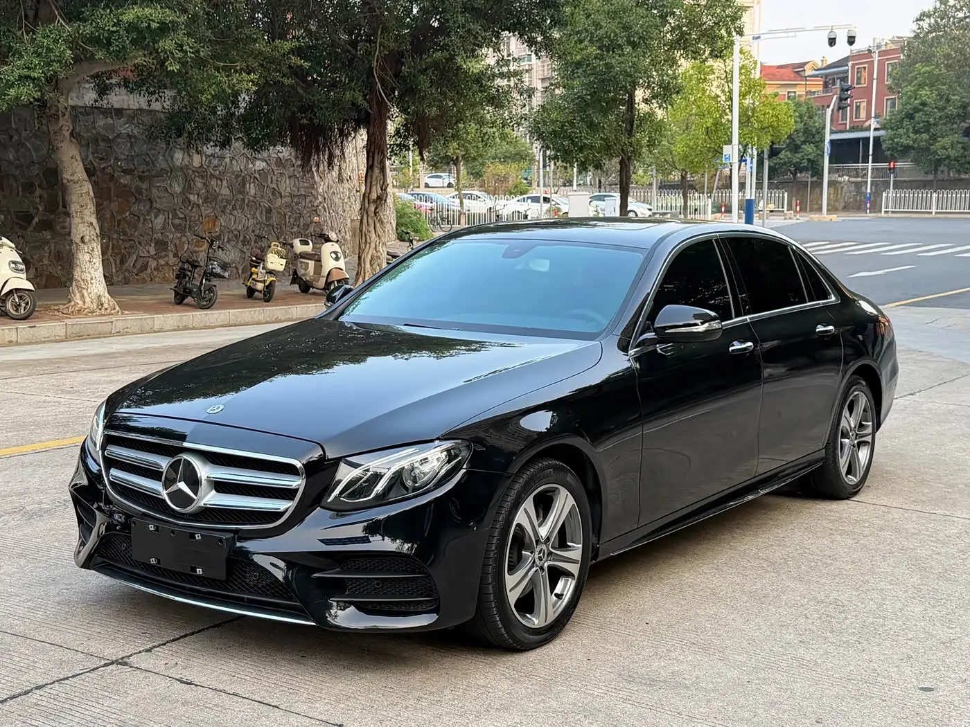 Mercedes-Benz E-Class 2017 — Фото 1/20