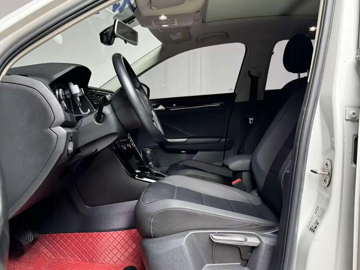 Volkswagen T-ROC 2021 — Photo 5/14
