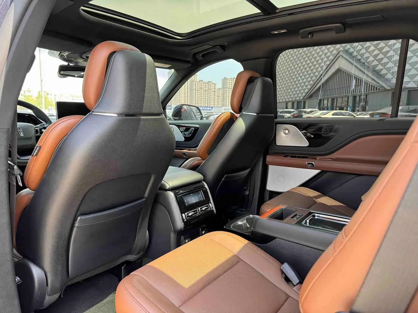 Lincoln Aviator 2021 — Photo 8/20