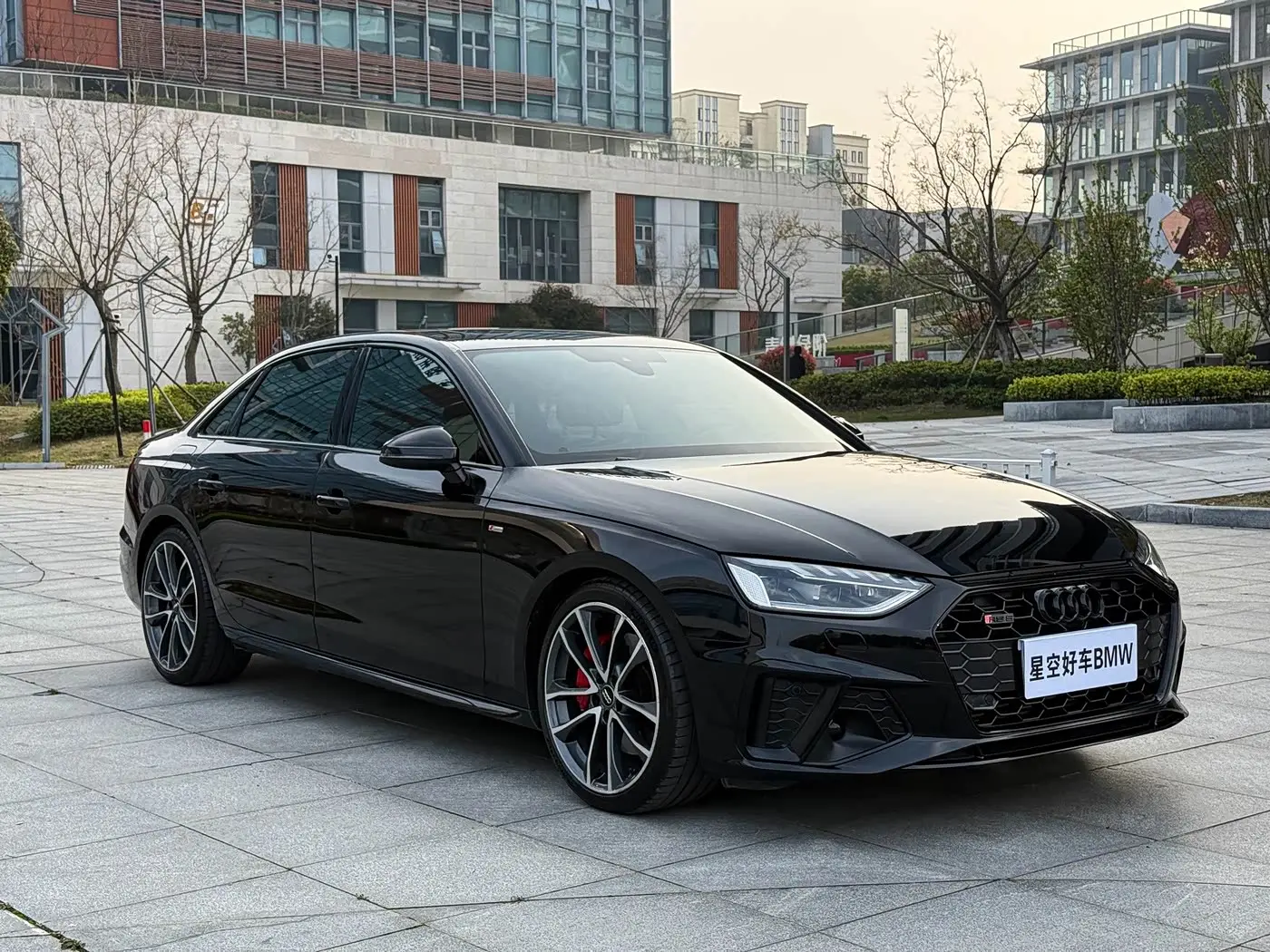 Audi A4L 2021 — Photo 3/19