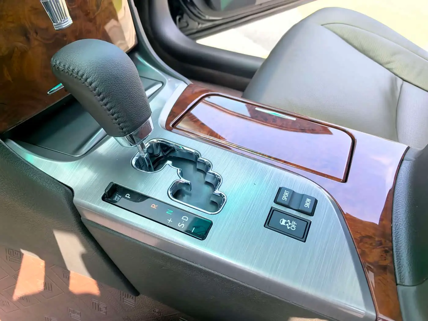 Toyota Crown 2014 — Photo 12/20
