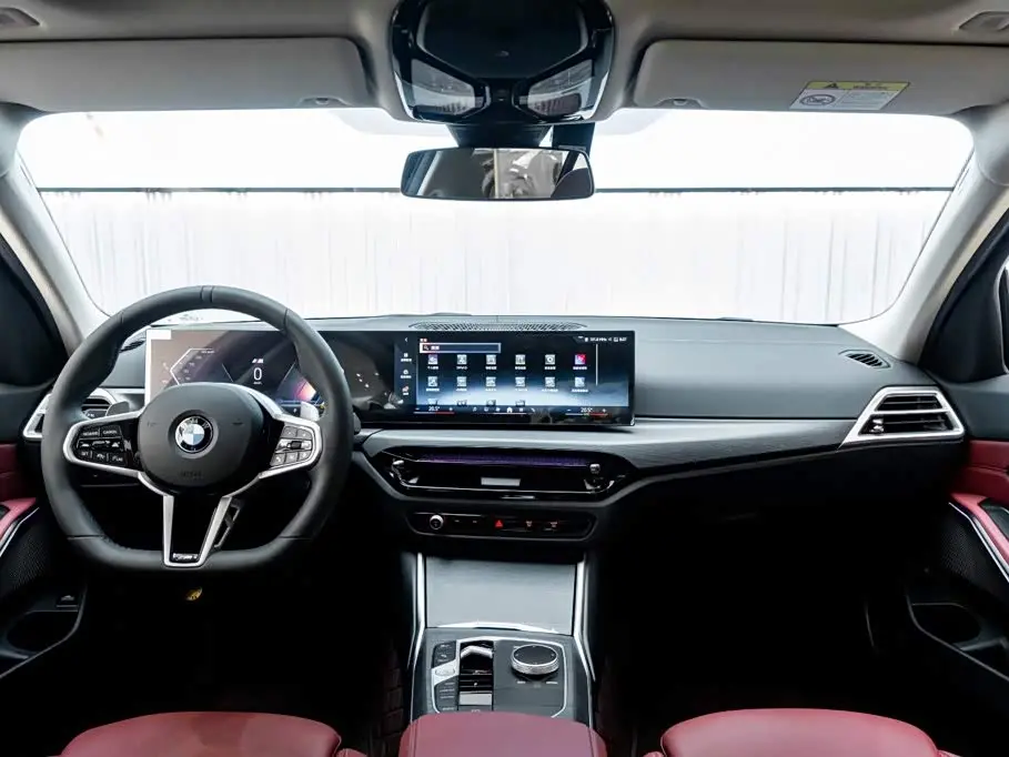 BMW 3 Series 2025 — Photo 15/20
