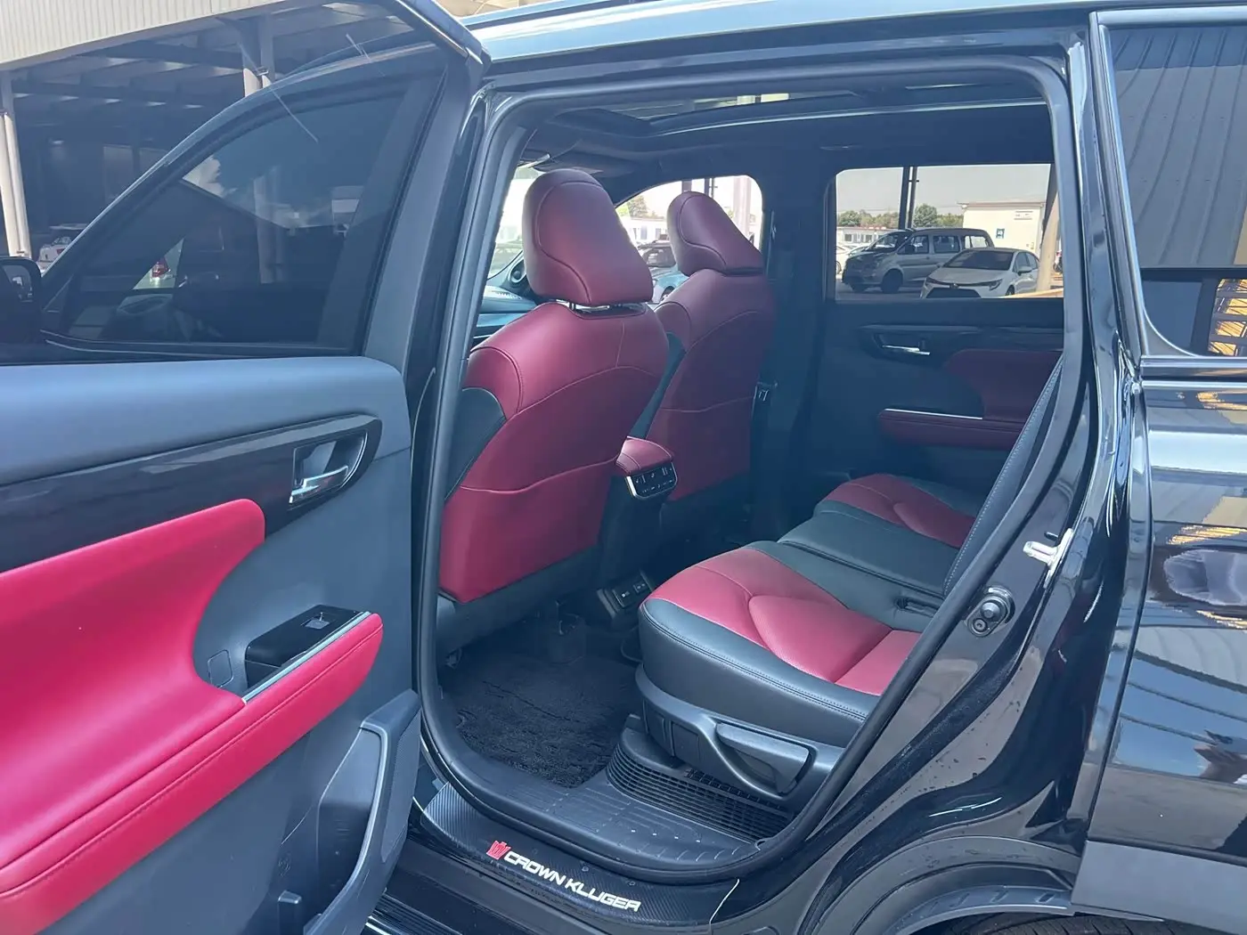 Toyota Crown Kluger 2022 — Photo 12/20