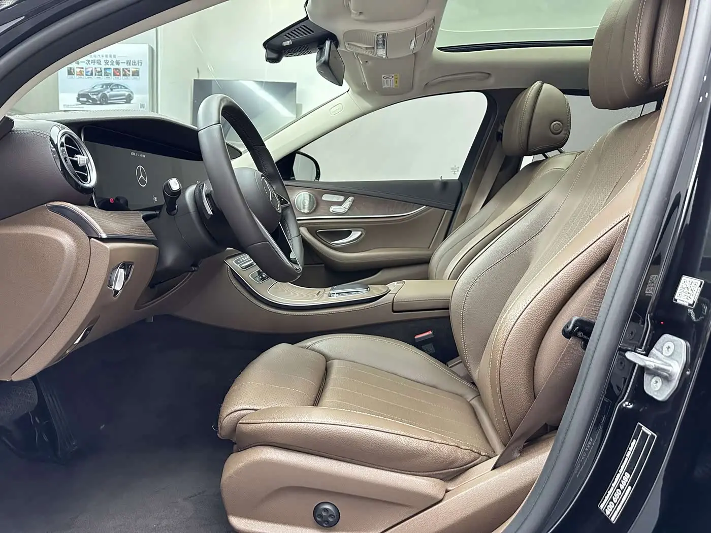 Mercedes-Benz E-Class 2022 — Photo 10/20