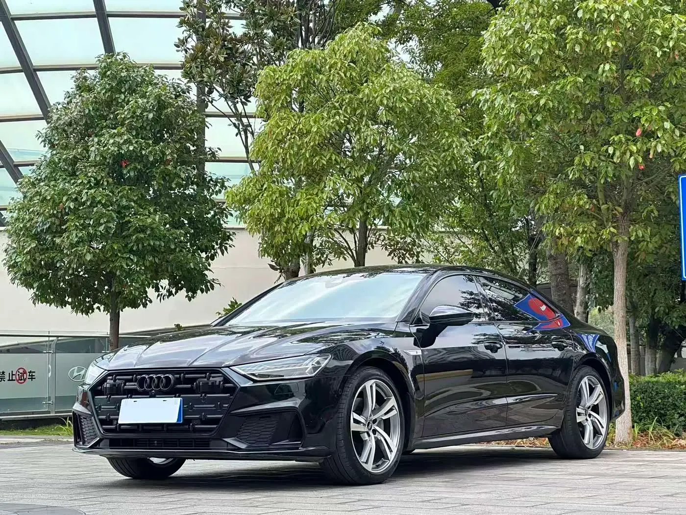 Audi A7L 2022 — Photo 1/20