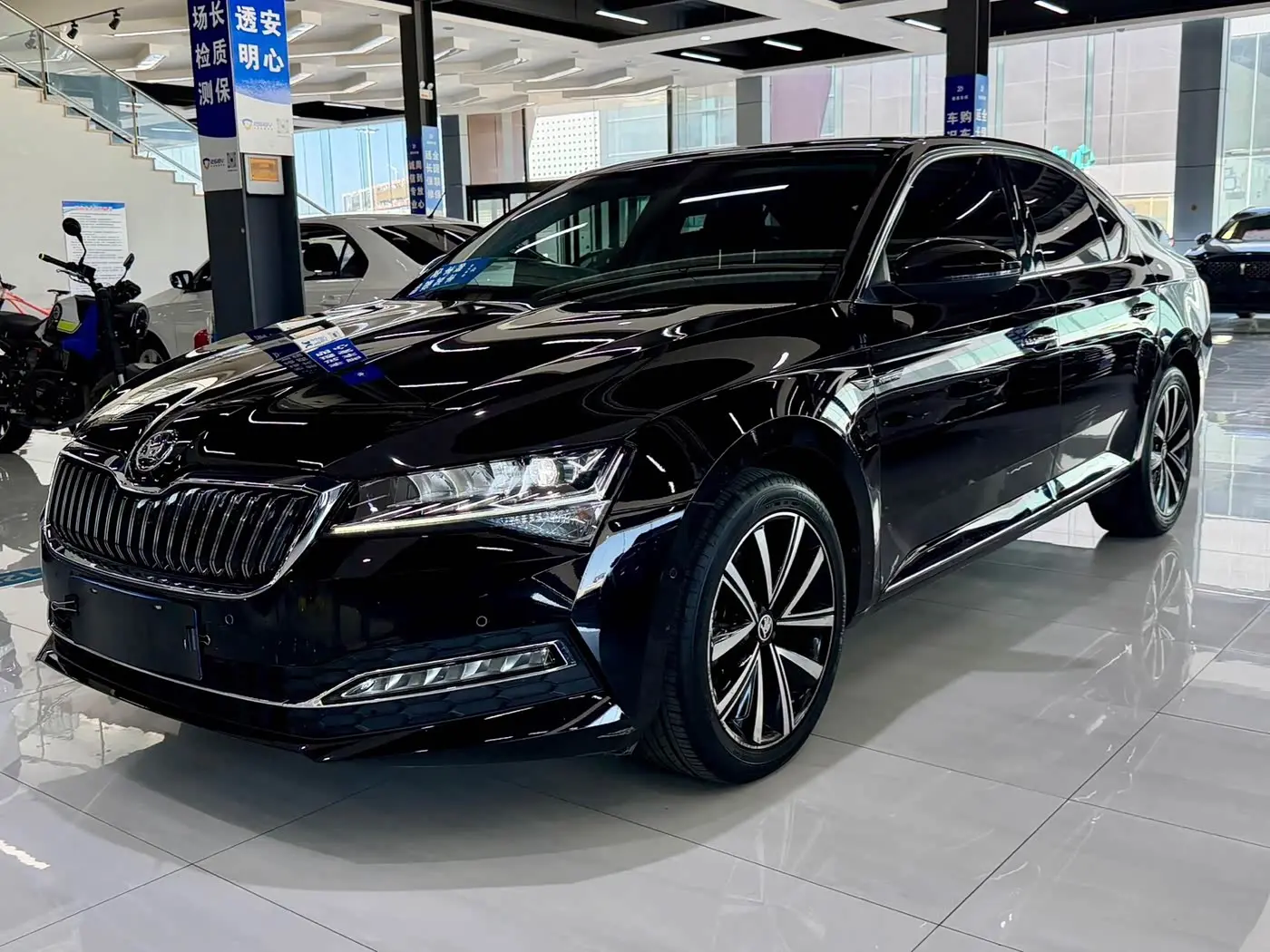 Škoda Superb 2023 — Photo 1/15