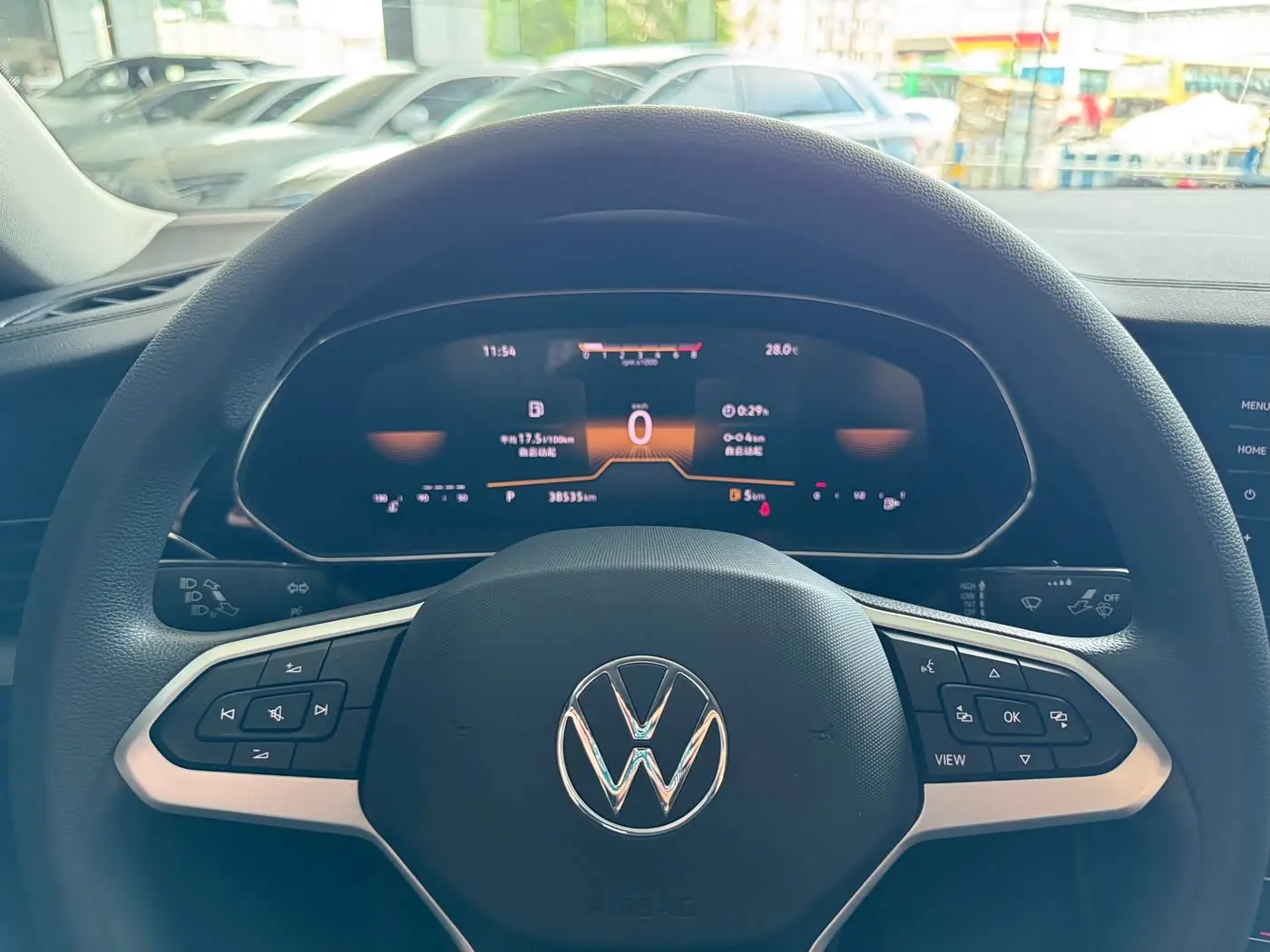 Volkswagen Passat 2023 — Фото 16/17