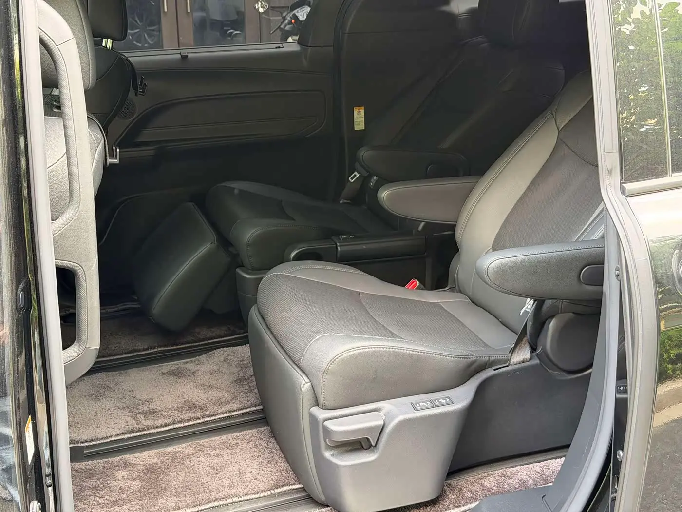 Toyota Sienna 2023 — Şəkil 11/16
