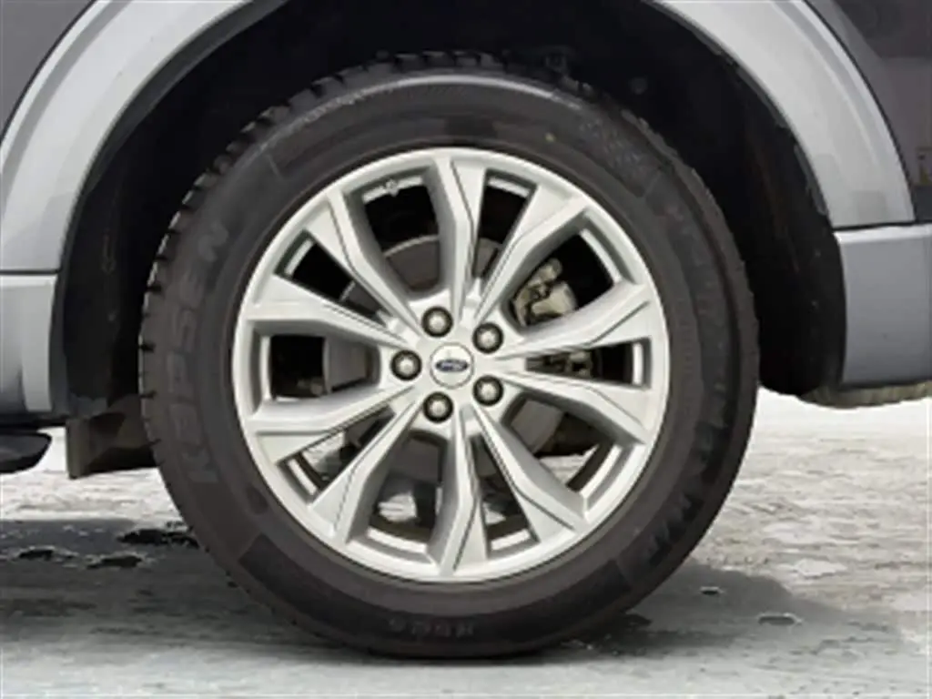 Ford Explorer 2021 — Фото 17/20