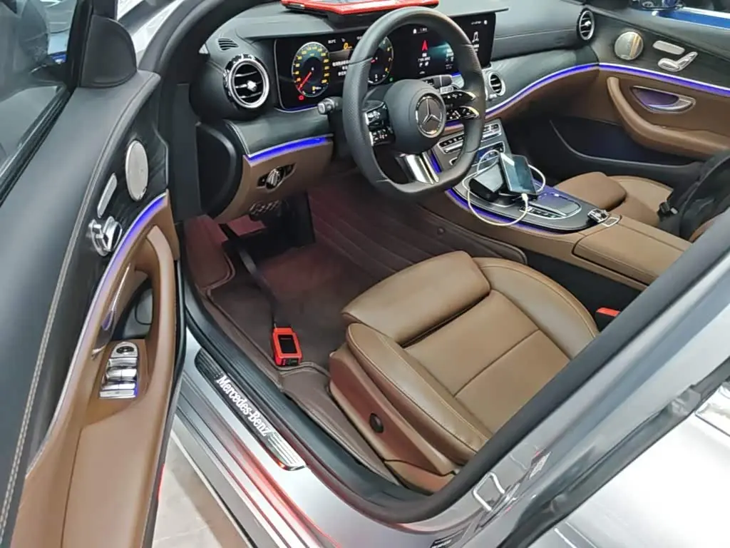 Mercedes-Benz E-Class 2022 — Photo 16/20