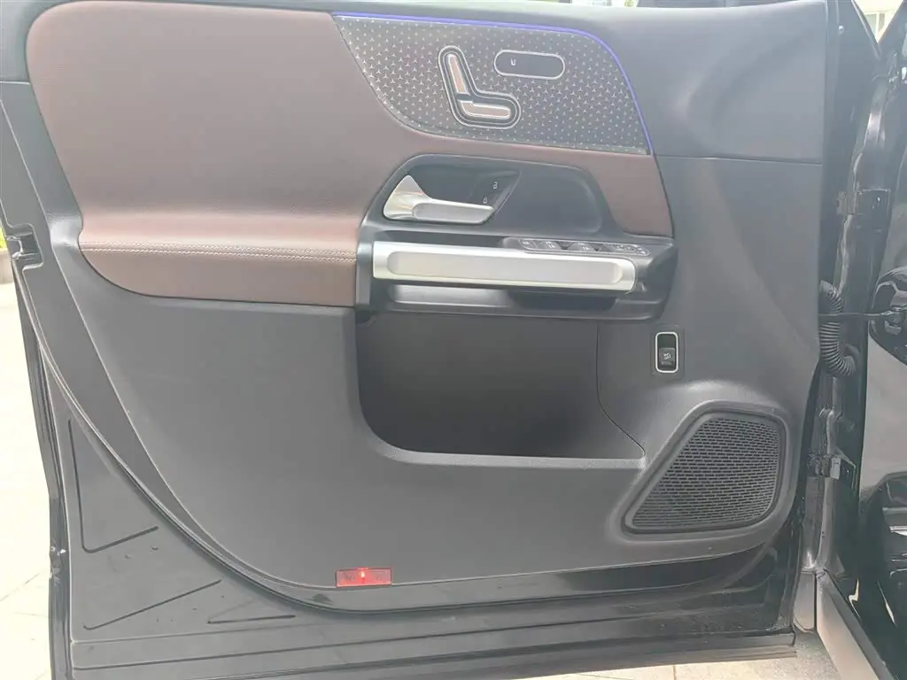Mercedes-Benz GLB 2025 — Photo 15/20