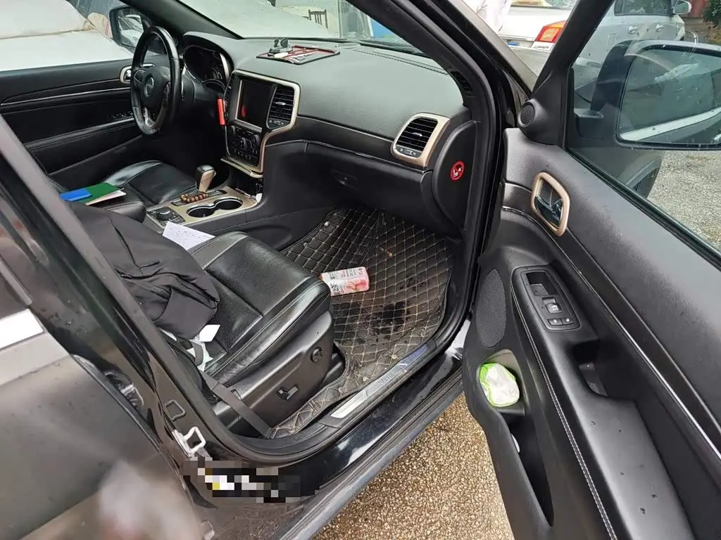 Jeep Grand Cherokee 2019 — Photo 20/20