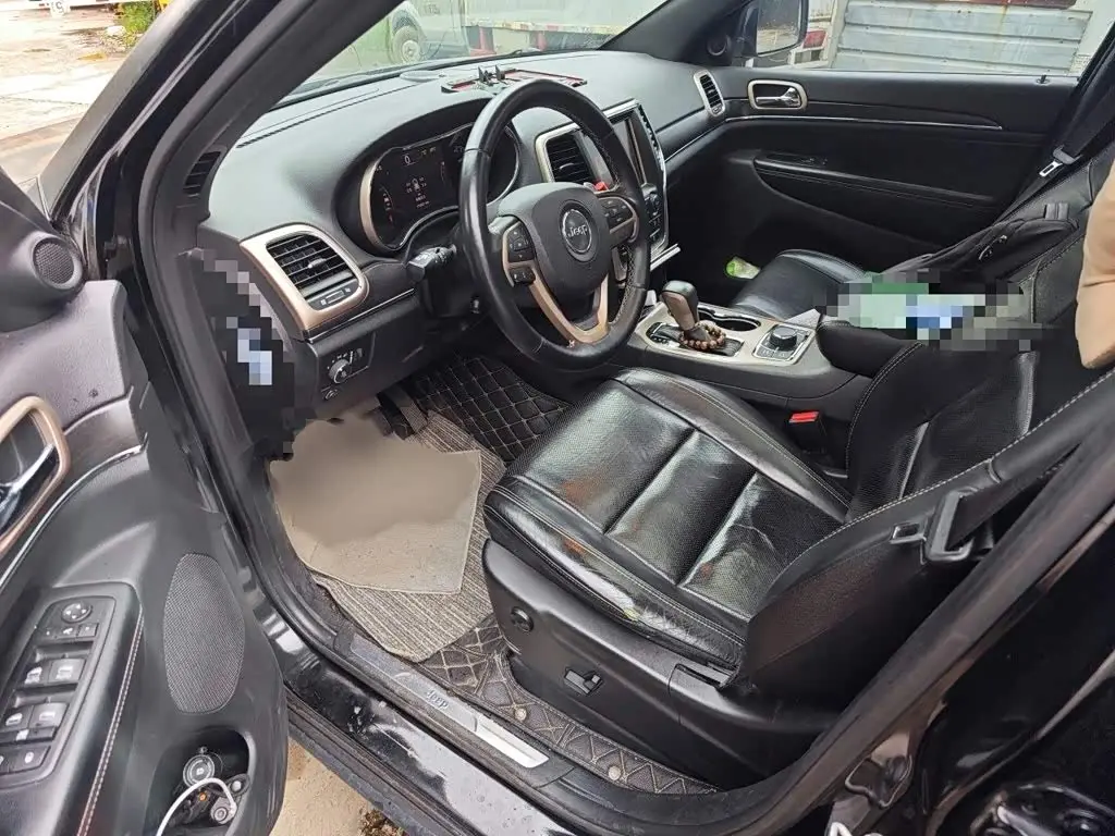Jeep Grand Cherokee 2019 — Photo 14/20