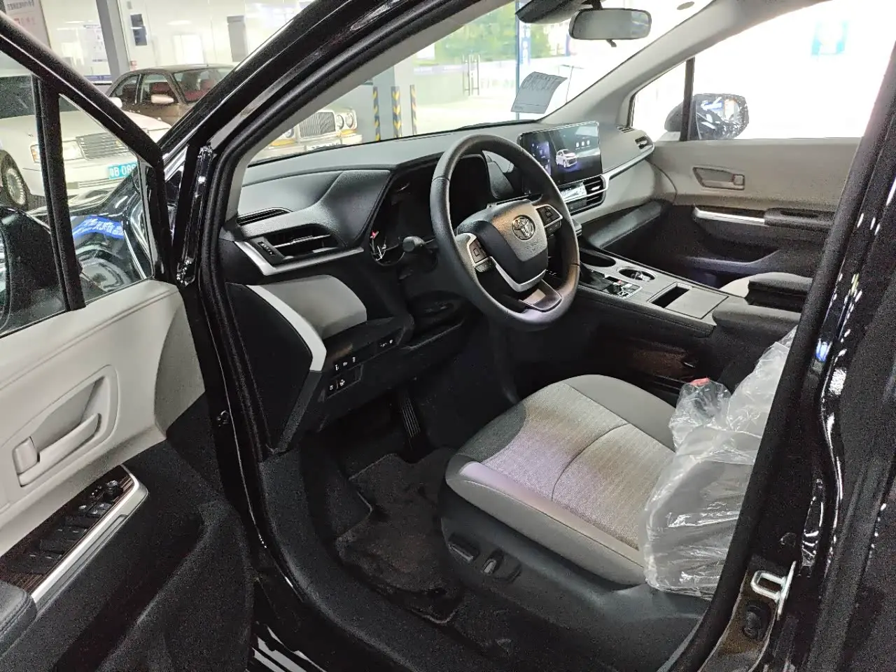 Toyota Sienna 2026 — Photo 4/15