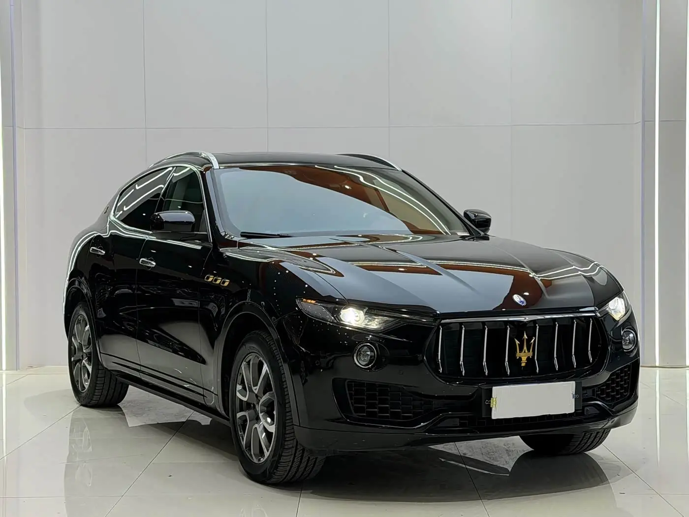 Maserati Levante 2016 — Фото 5/20