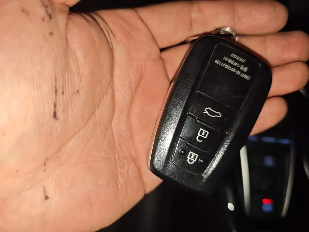 Toyota Camry 2018 — Photo 12/20