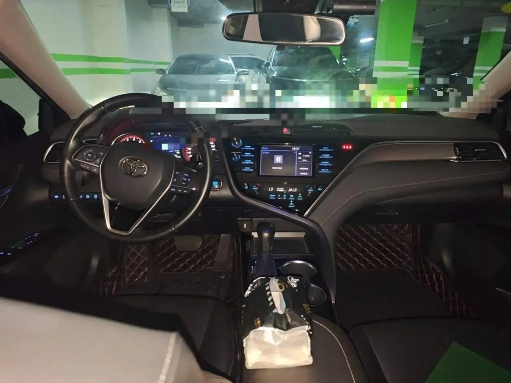 Toyota Camry 2018 — Photo 13/20