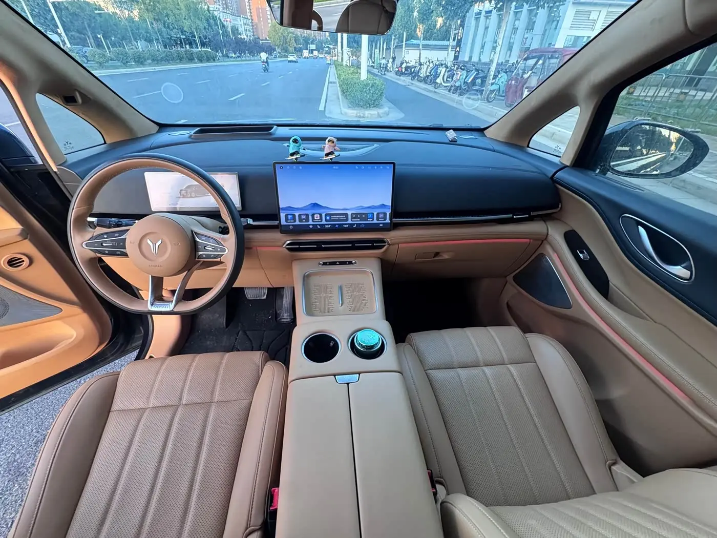 Voyah Auto Voyah Dreamer 2024 — Photo 6/10