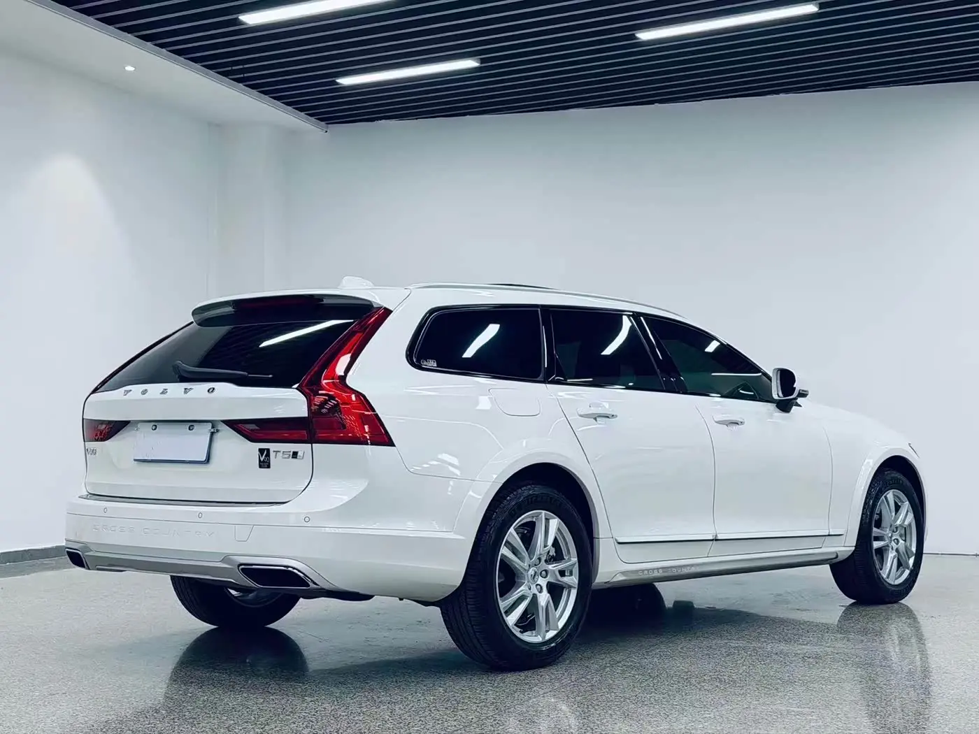 Volvo V90 2018 — Photo 7/20