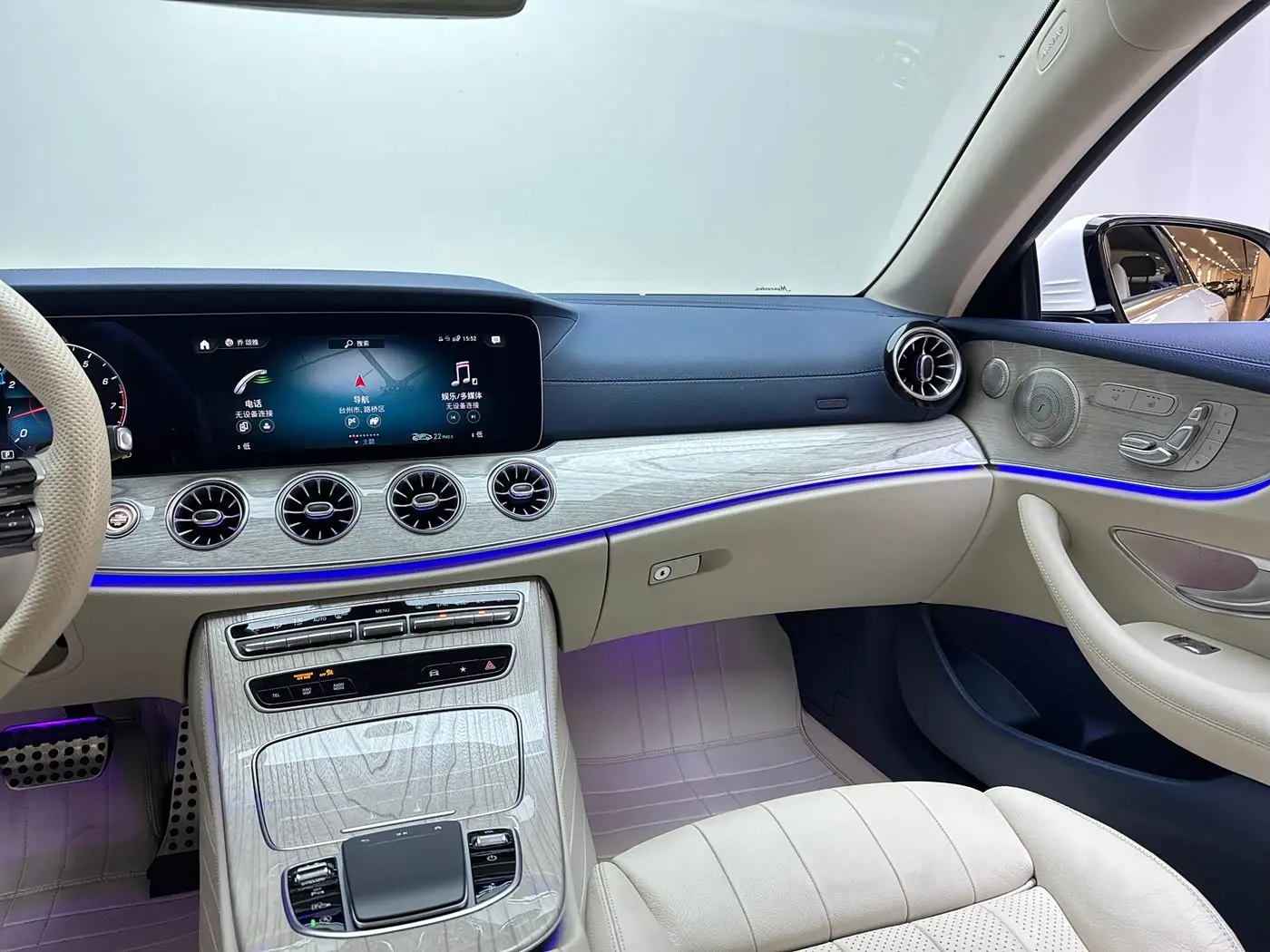 Mercedes-Benz E-Class 2024 — Photo 17/20