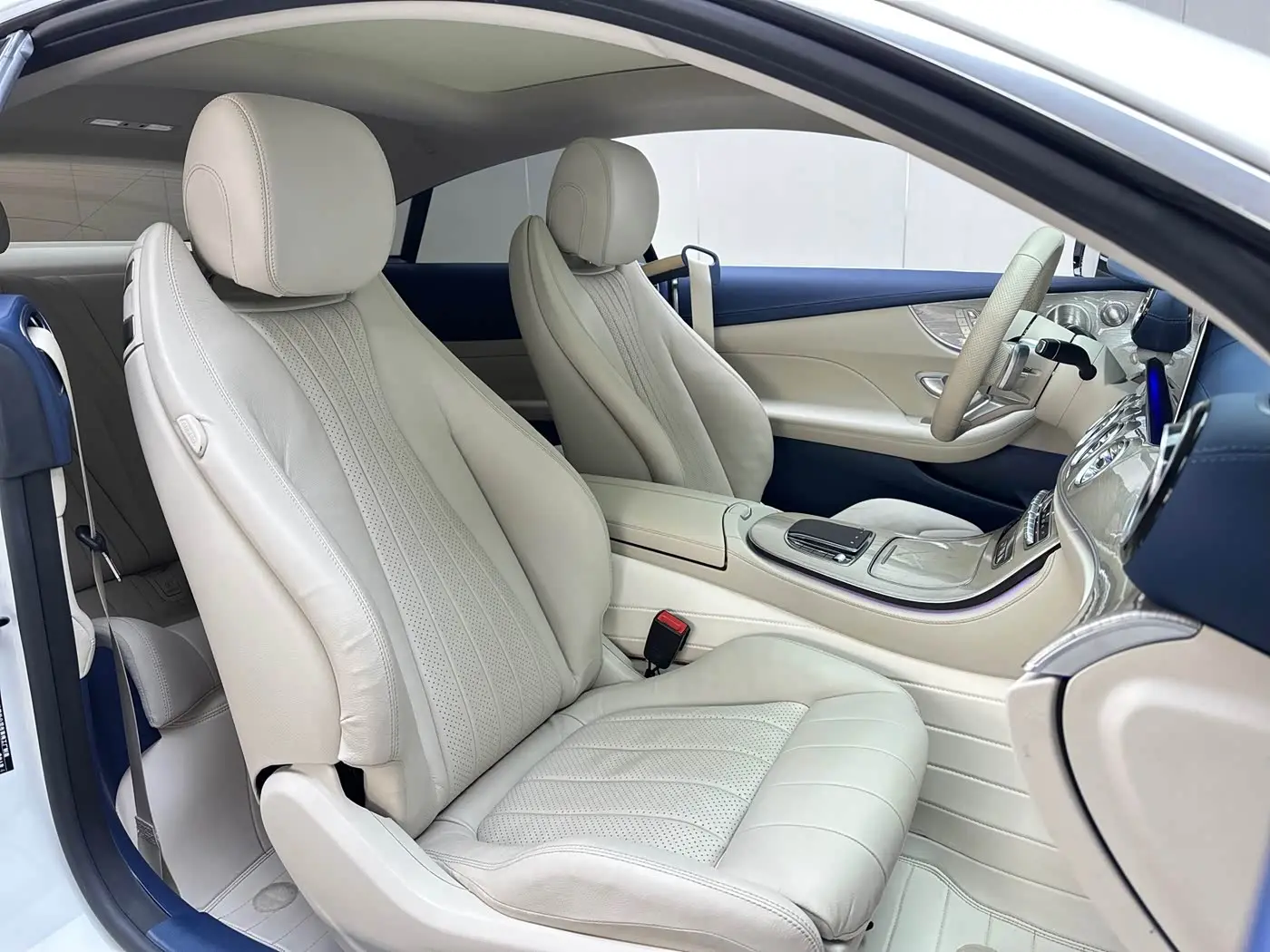 Mercedes-Benz E-Class 2024 — Photo 13/20