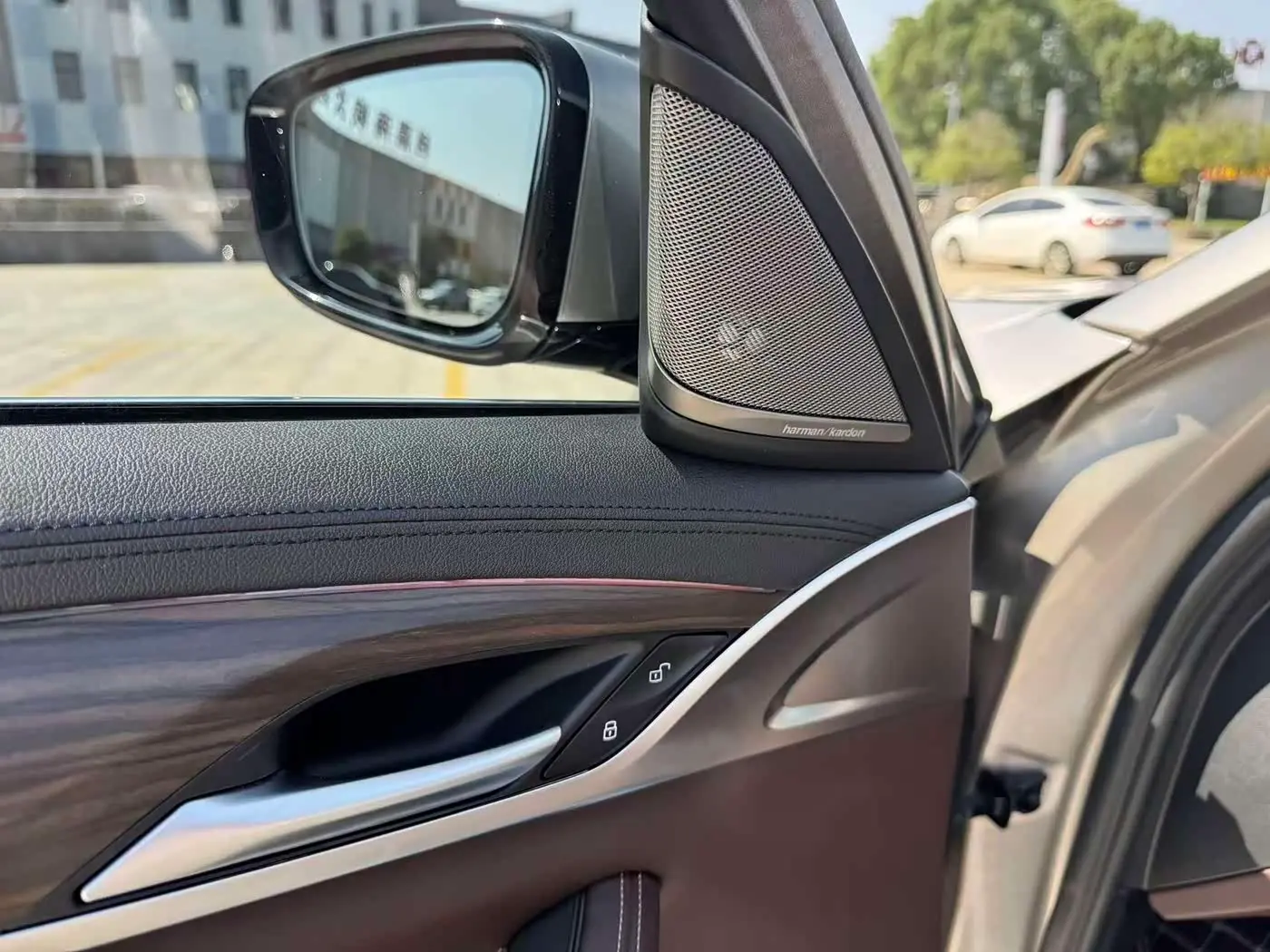 BMW 5 Series 2018 — Фото 12/20