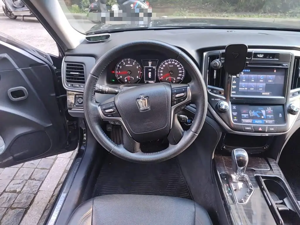 Toyota Crown 2017 — Şəkil 3/20
