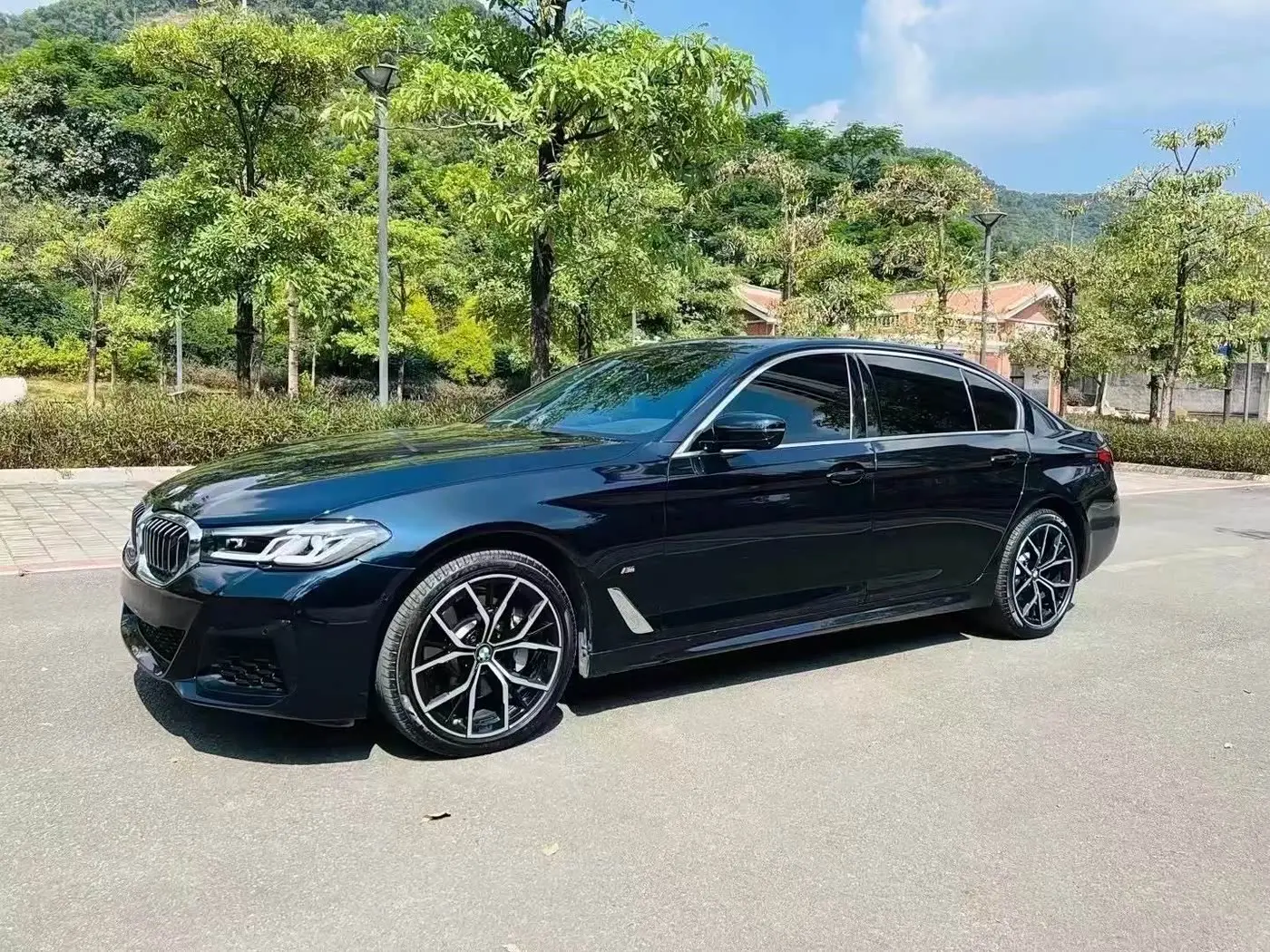 BMW 5 Series 2024 — Photo 1/9