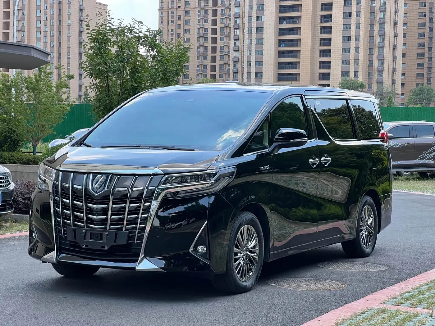 Toyota Alphard 2021 — Photo 1/15