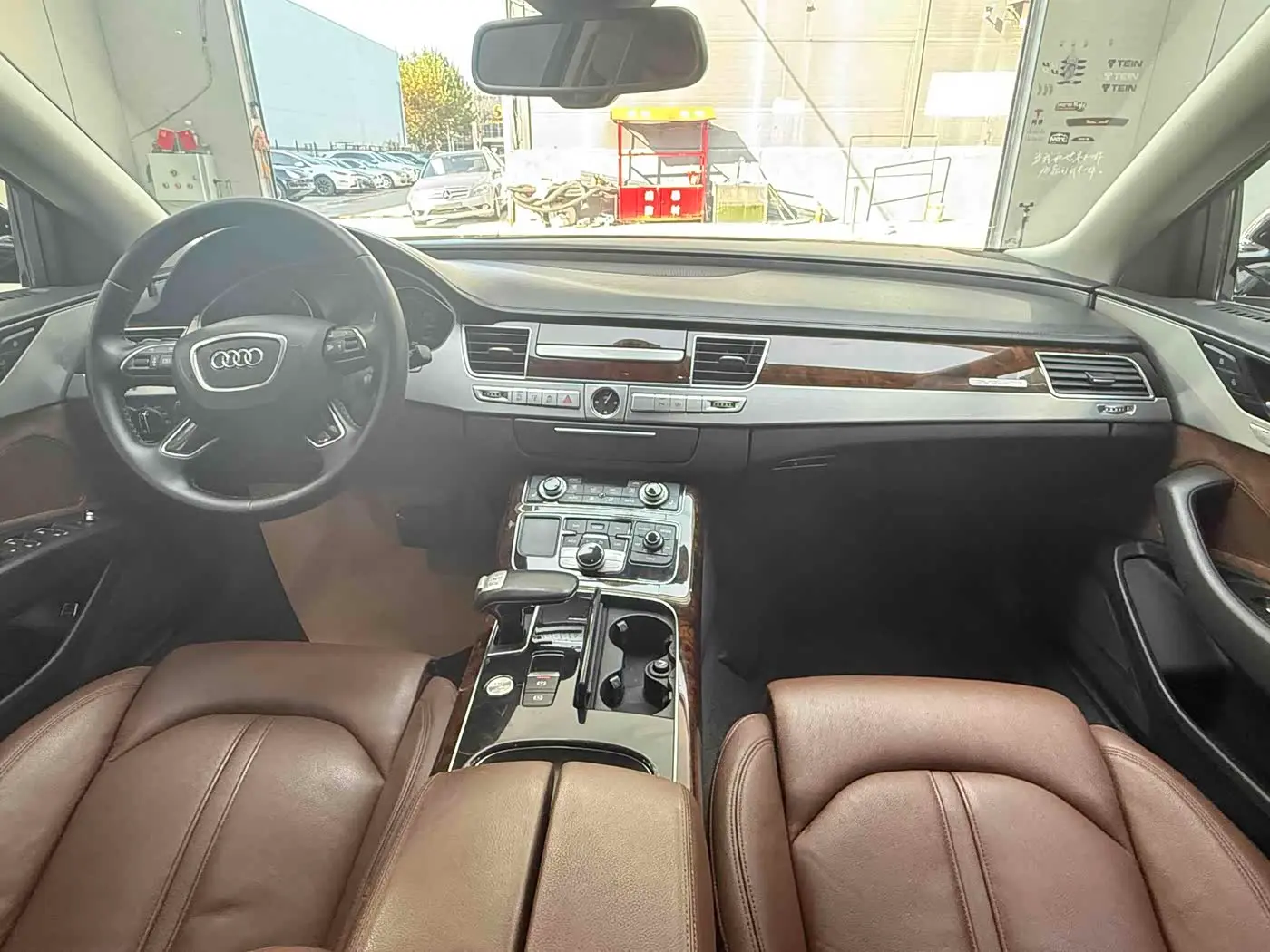 Audi A8 2014 — Фото 13/20