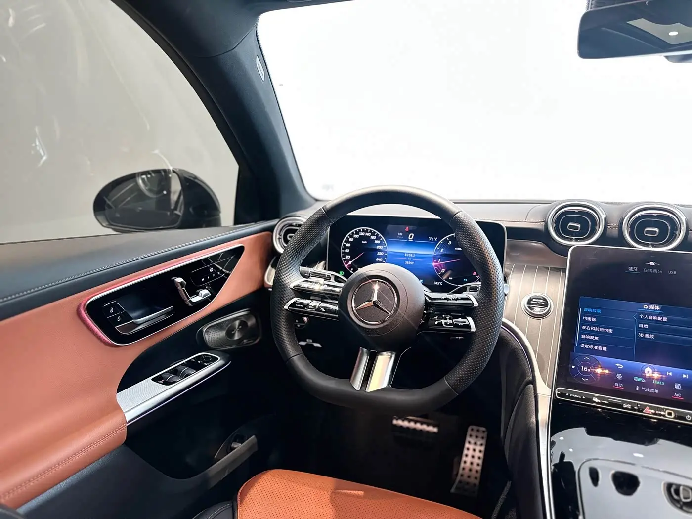 Mercedes-Benz GLC Coupe 2024 — Photo 12/20